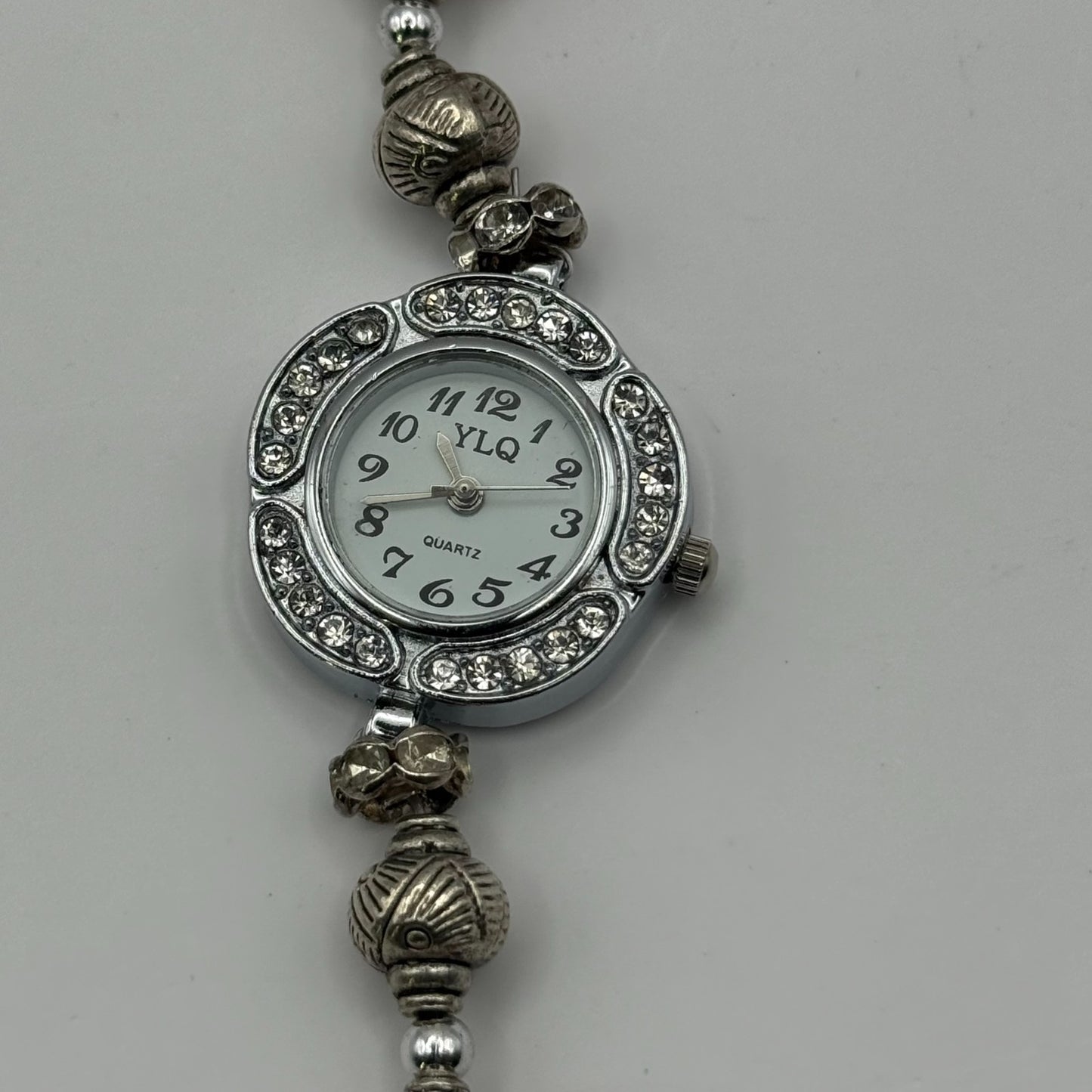 YLQ Ladies Quartz Watch Crystal Accent Case Red Beaded Bracelet Working 25mm