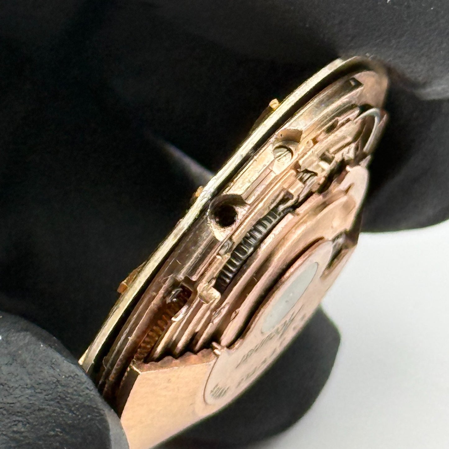 ETA 2451 Watch Movement Automatic  Accurist Shock Master Vintage Parts 28.5mm