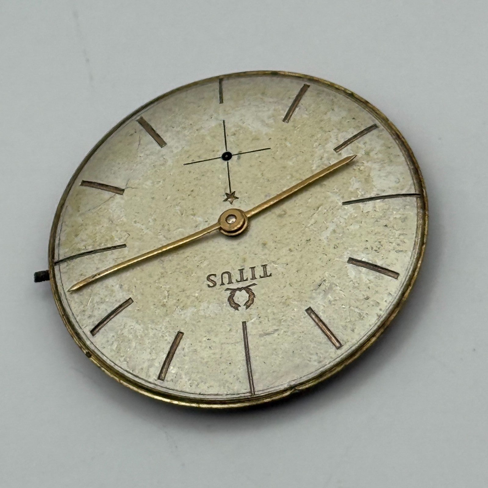 Solvil et Titus Peseux 330 Watch Movement Manual Wind Vintage Swiss Parts 25.9mm