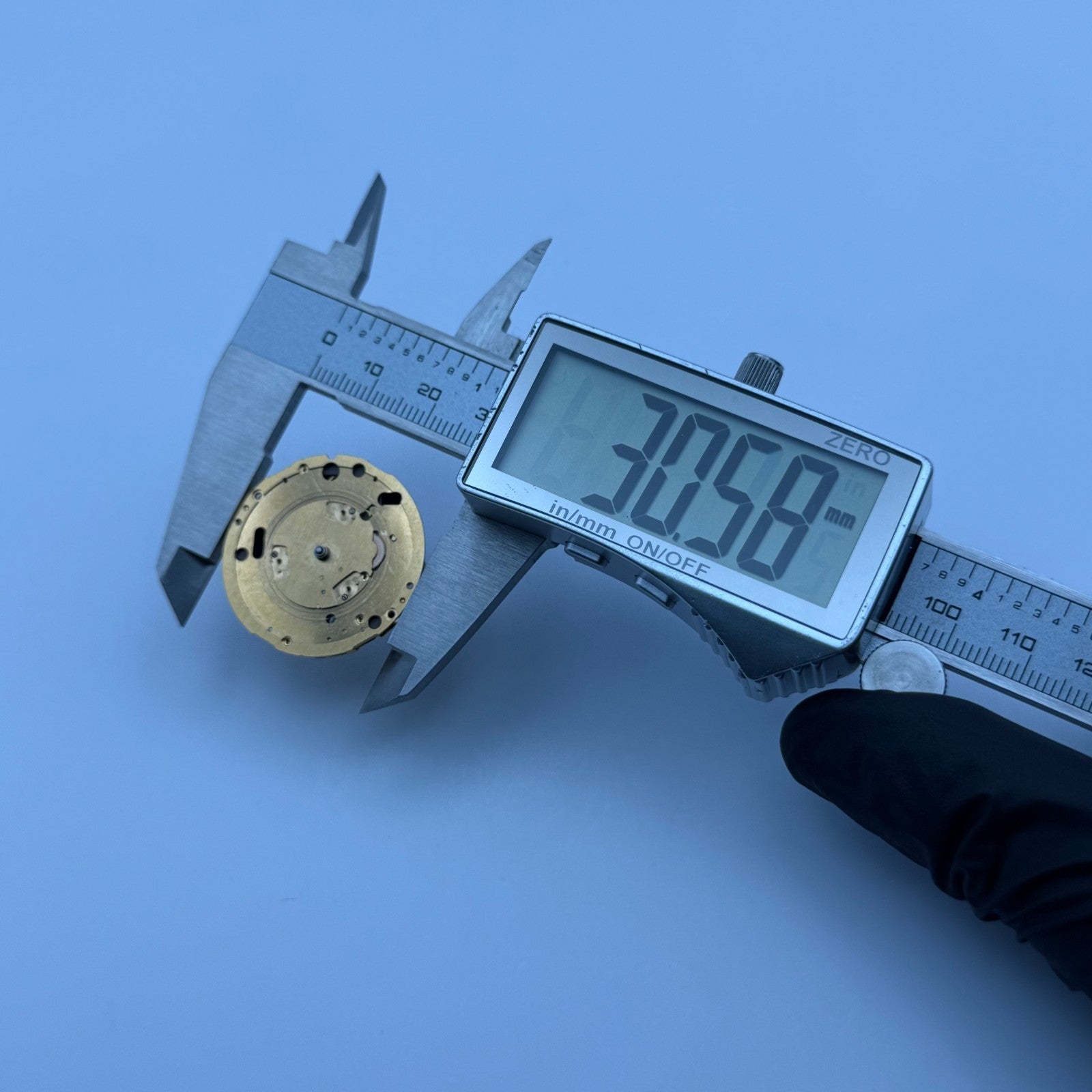 ETA ESA 251.272 Quartz Watch Movement Men’s Vintage Swiss Parts Repair 30.5mm