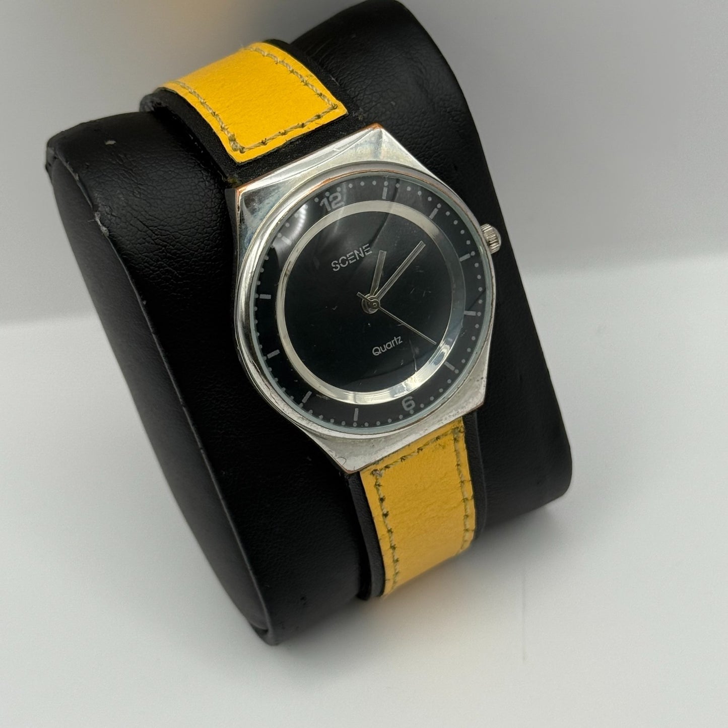Scene Ladies Quartz Watch Black Dial Yellow Leather Strap Working 32mm