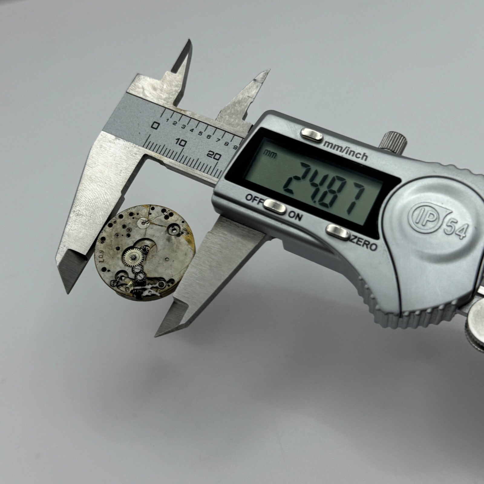 24.8mm Interesting Unidentified 607 Manual Wind Swiss Watch Movement PARTS SPARE