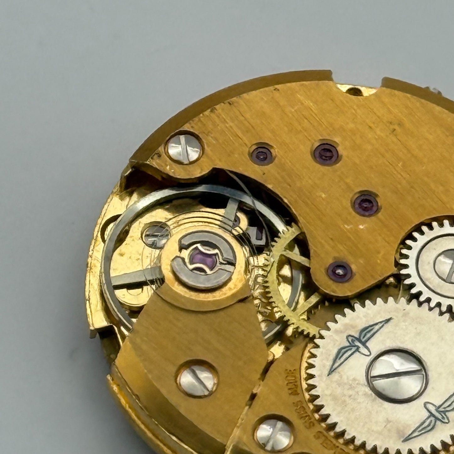 Peseux P 7046 Watch Movement Manual Wind Vintage 17 Jewels Swiss Parts 23.6mm