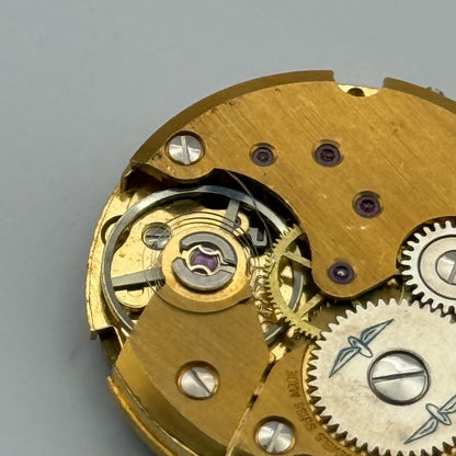 Peseux P 7046 Watch Movement Manual Wind Vintage 17 Jewels Swiss Parts 23.6mm