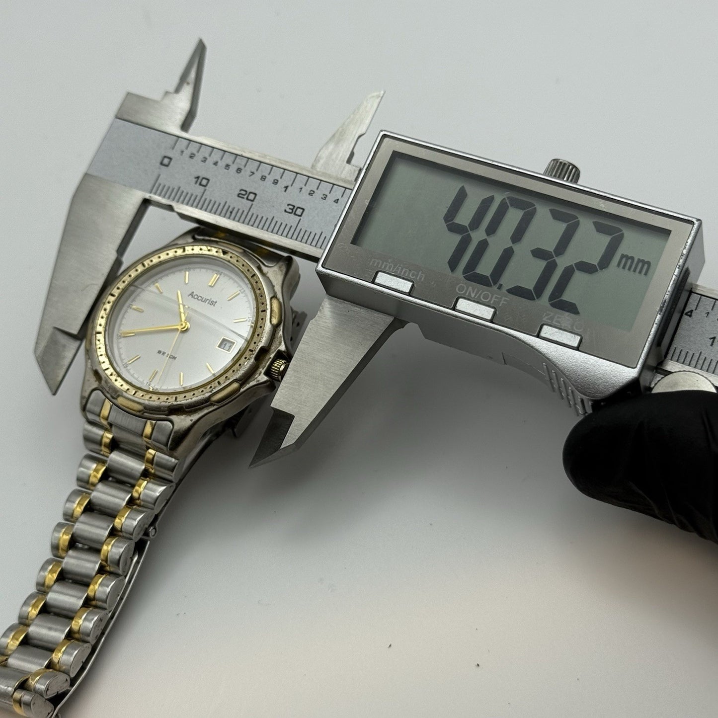 39mm Working Vintage Mens Accurist WR 50M Two Tone Date Dial Japan Quartz Watch