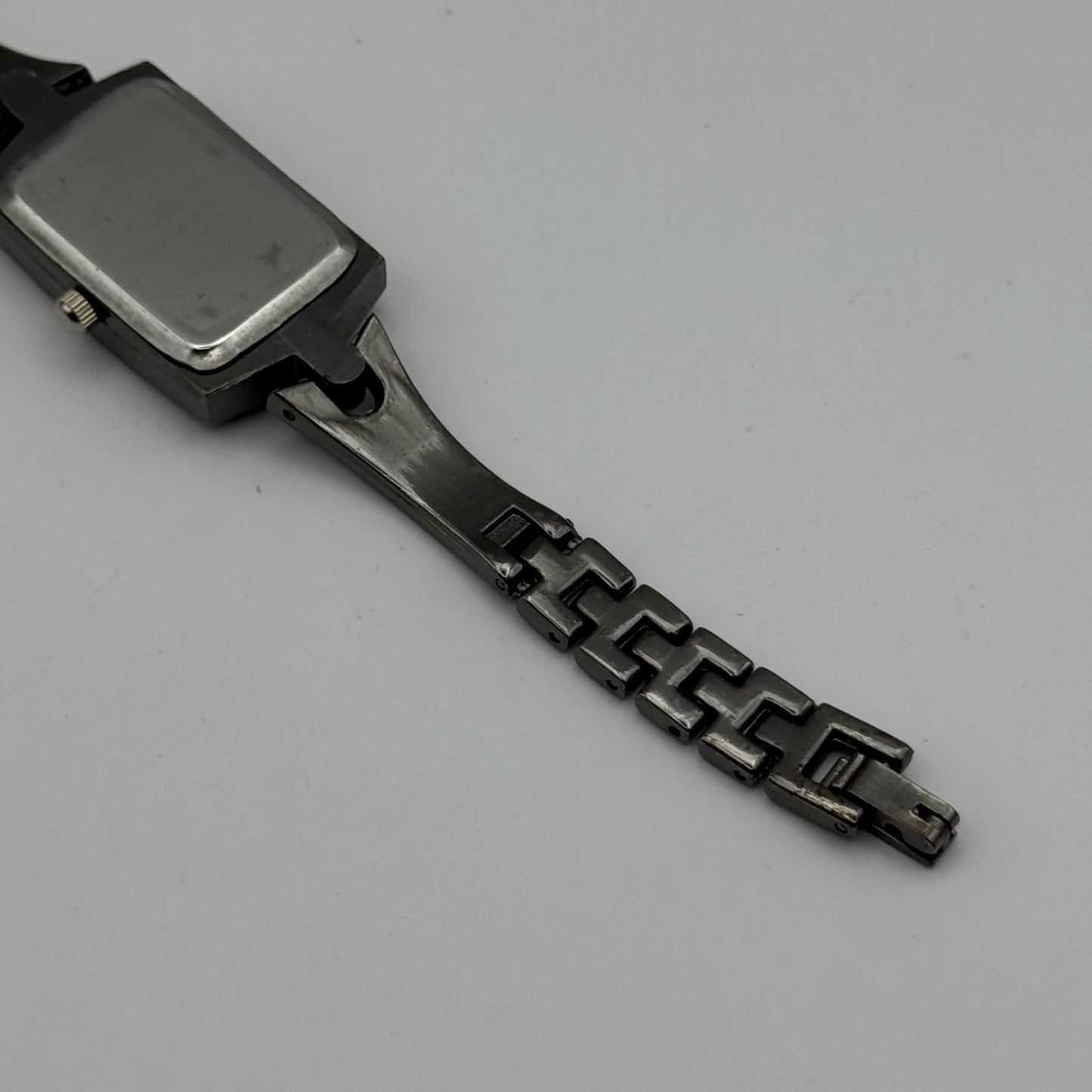 Figaro Italian Design Ladies Quartz Watch Crystal Accents Japan Working 19mm