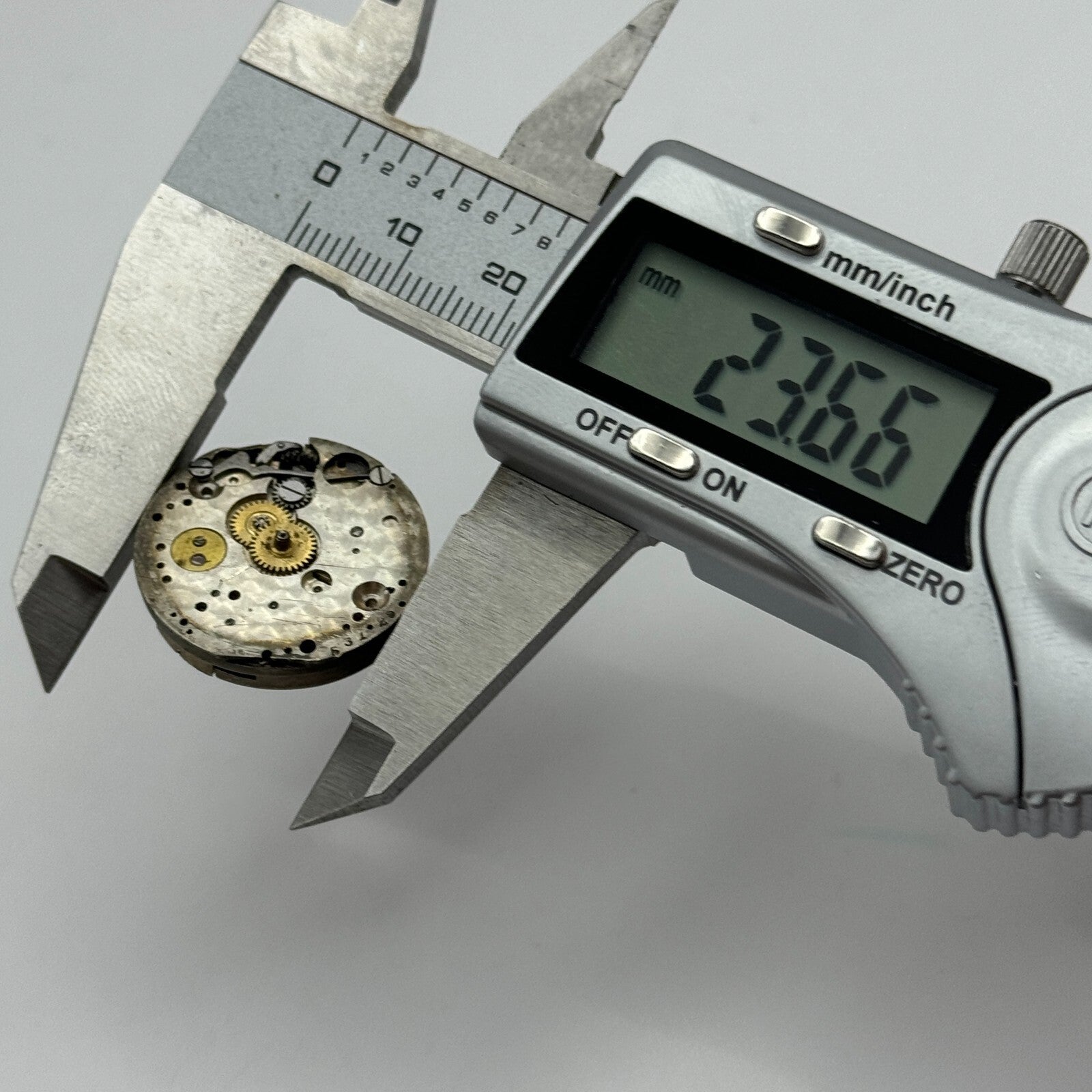 23.6mm Unidentified 15 Jewels Swiss Vintage Manual Wind Watch Movement PARTS