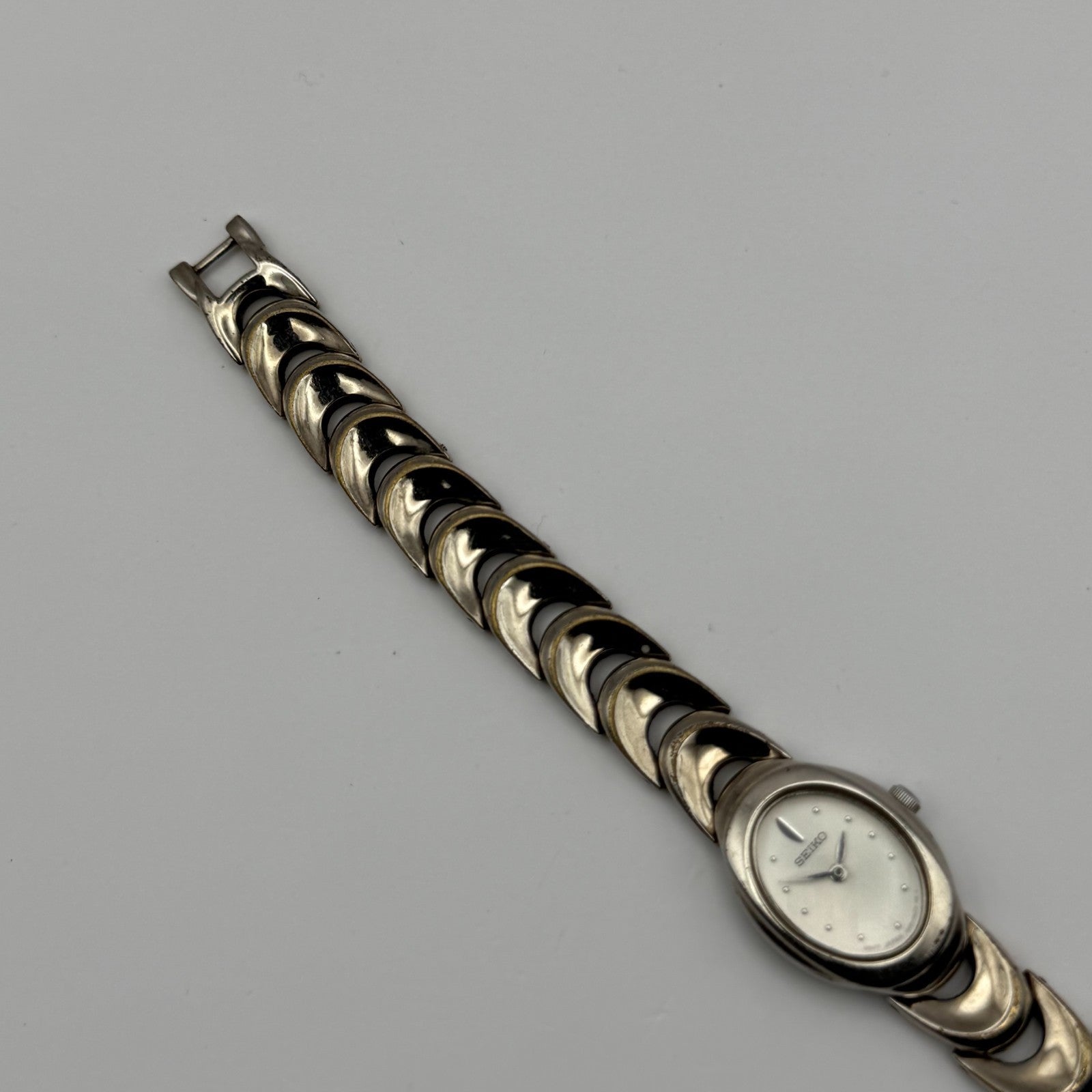 Seiko Ladies Quartz Watch Oval Dial Silver Tone Bracelet Japan Working 16mm