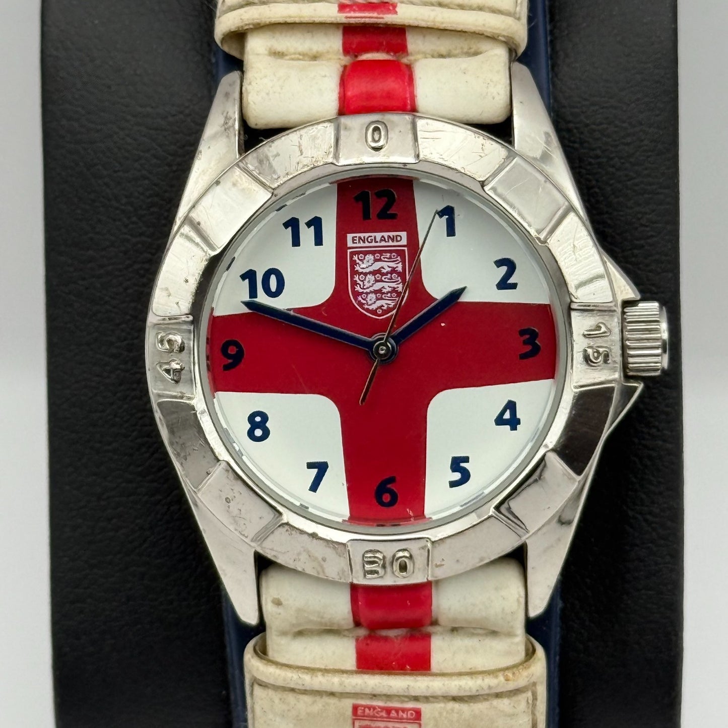 England National Football Men's Quartz Watch Red White Cross Dial Working 32mm