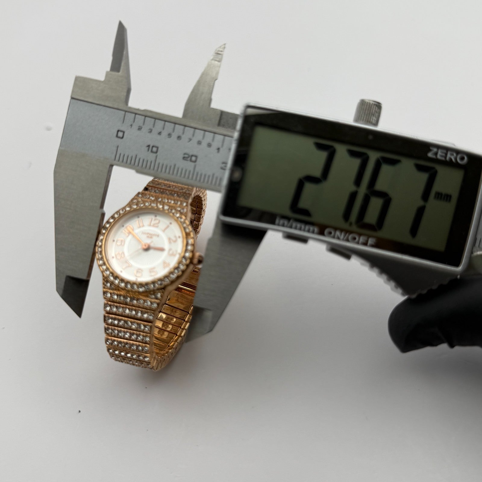 Infinite Ladies Quartz Watch Gold Tone Crystal Accents Bracelet Working 25mm