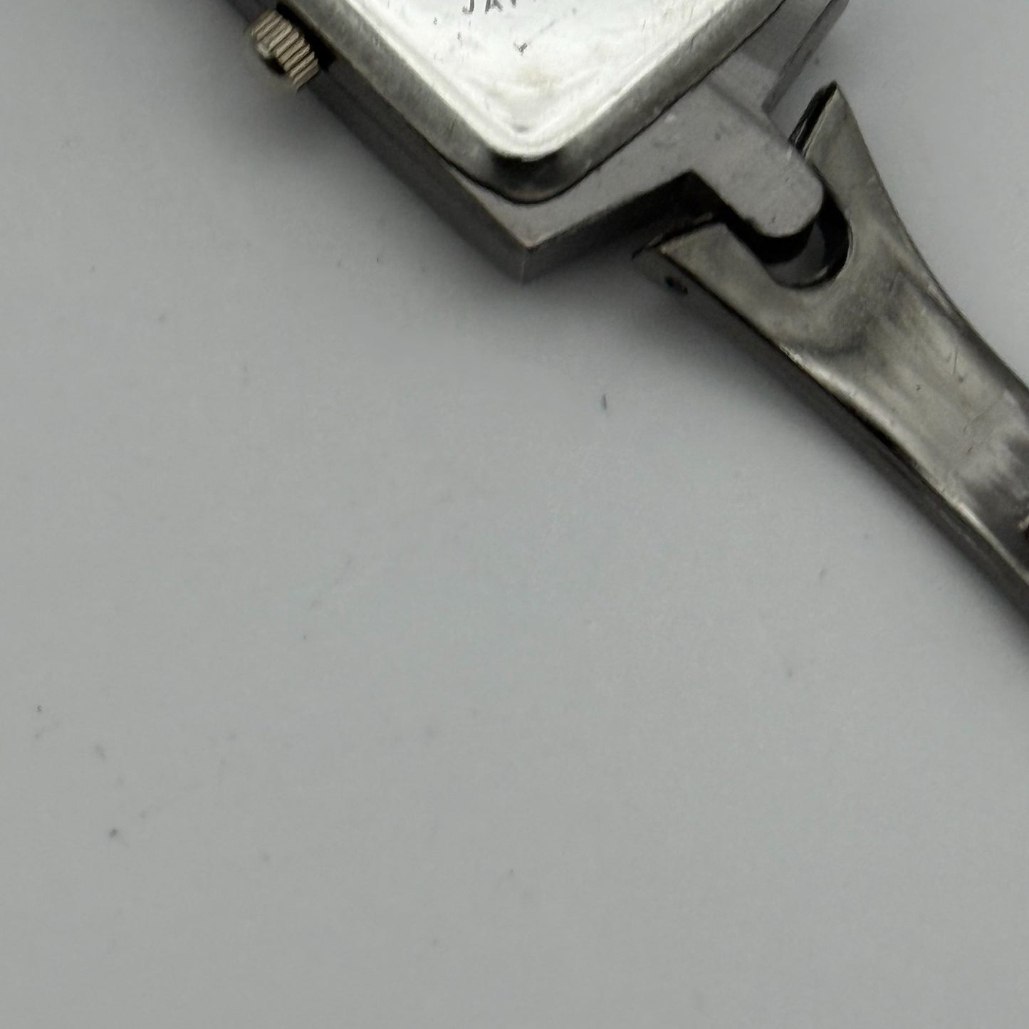 Figaro Italian Design Ladies Quartz Watch Crystal Accents Japan Working 19mm