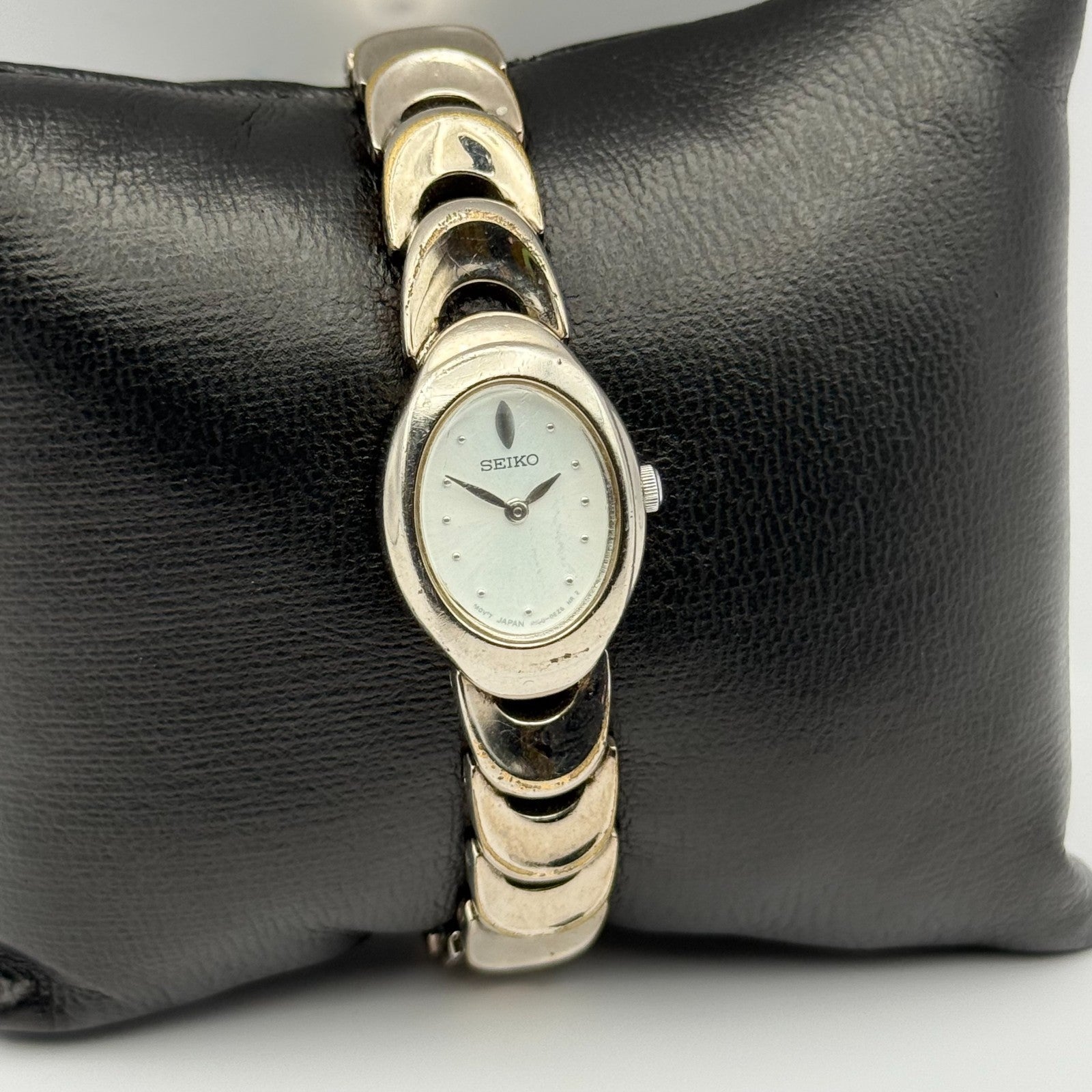 Seiko Ladies Quartz Watch Oval Dial Silver Tone Bracelet Japan Working 16mm