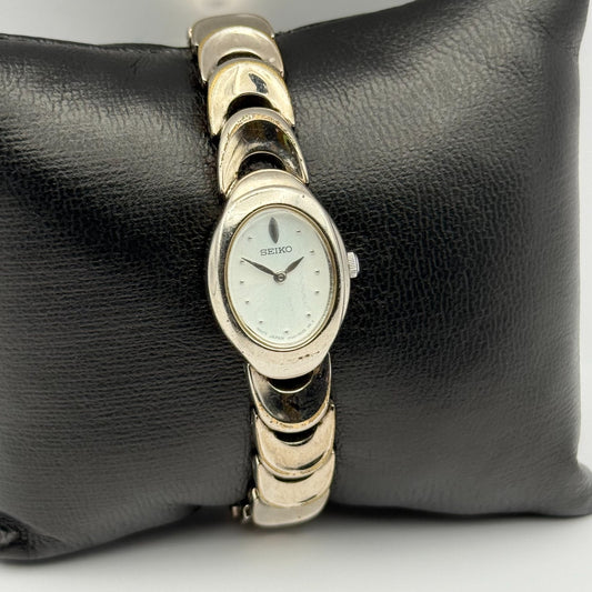 Seiko Ladies Quartz Watch Oval Dial Silver Tone Bracelet Japan Working 16mm