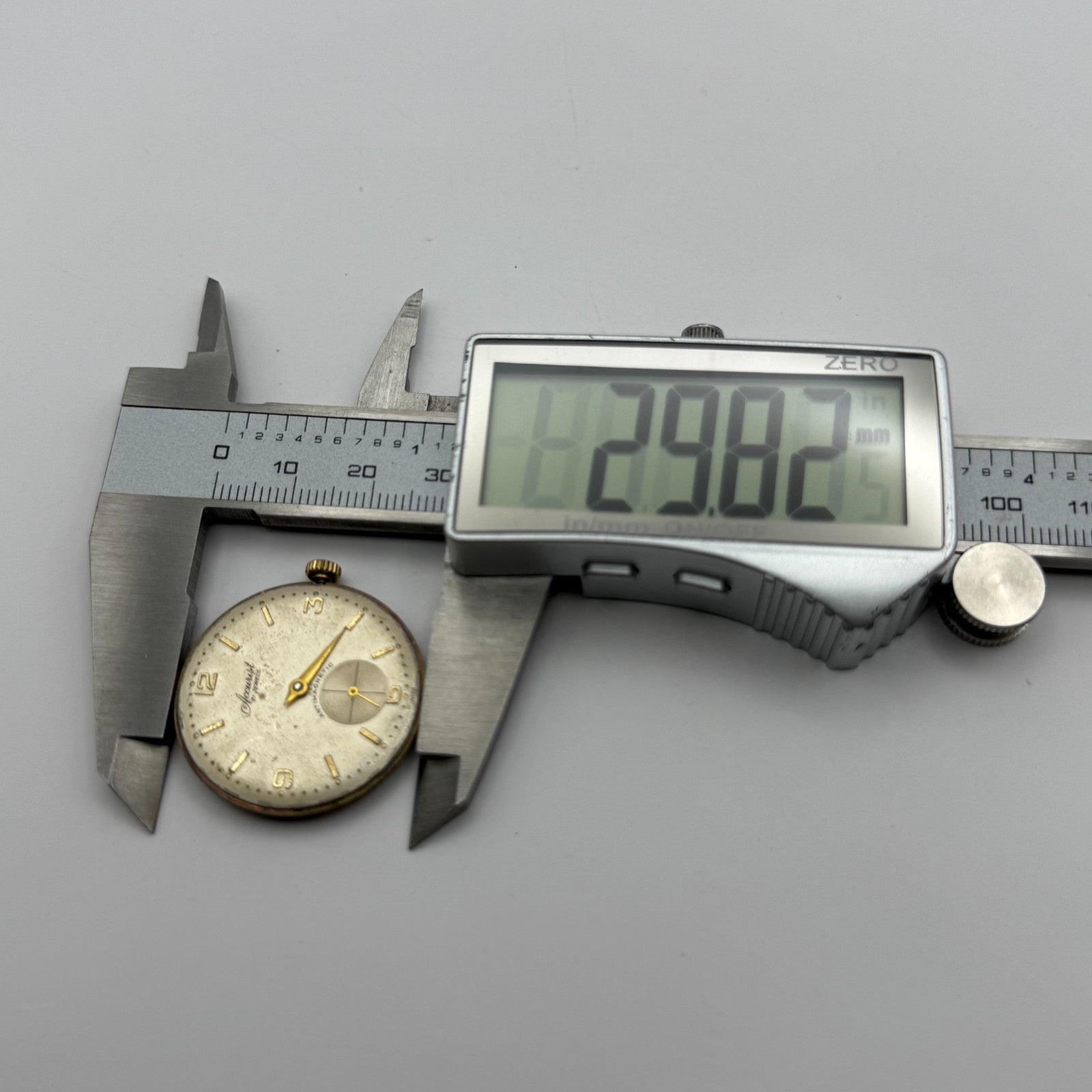 AS 1002 984 Watch Movement Running Accurist Manual Wind Vintage Parts 29.8mm