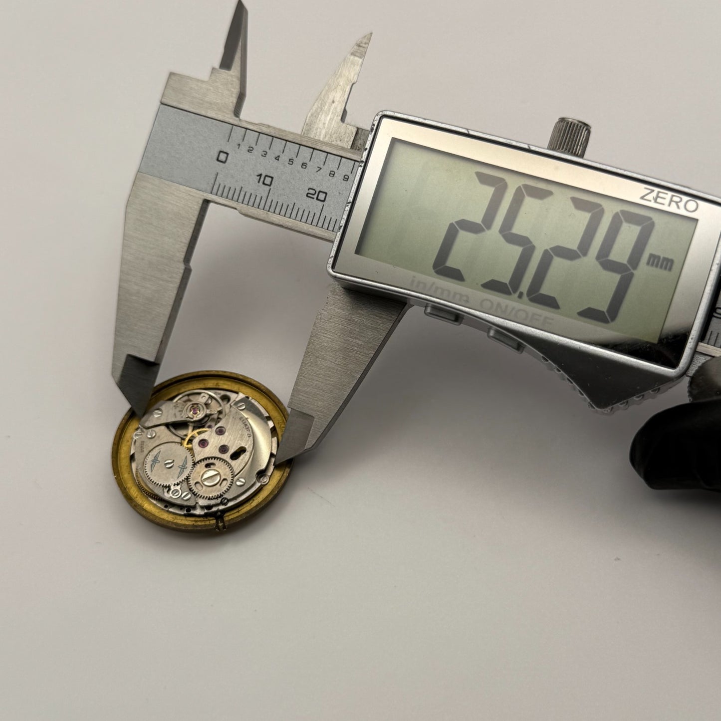 AS 1900/01 Watch Movement Rotary Manual Wind Vintage Swiss Parts Repair 25.2mm