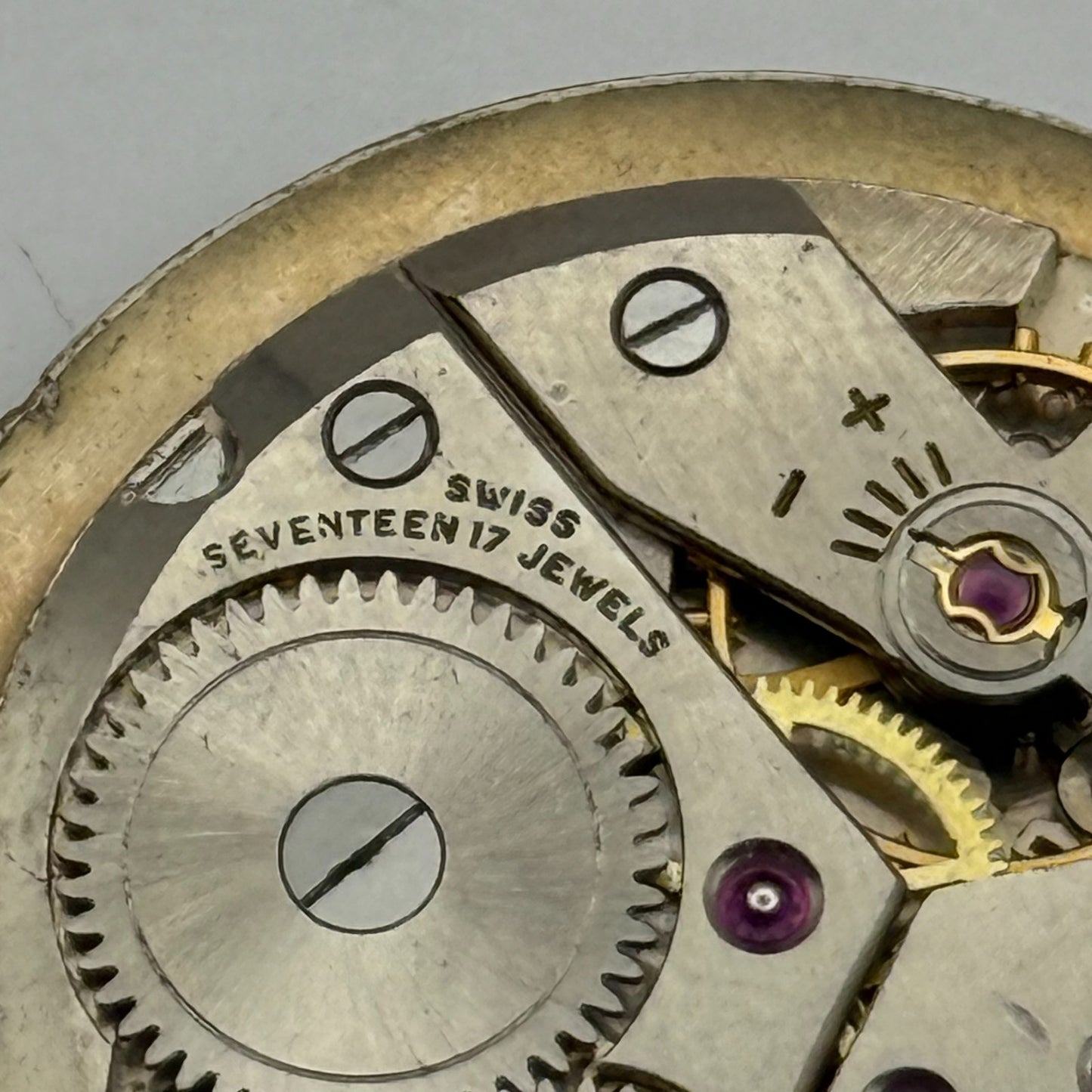 Solvil et Titus Peseux 330 Watch Movement Manual Wind Vintage Swiss Parts 25.9mm