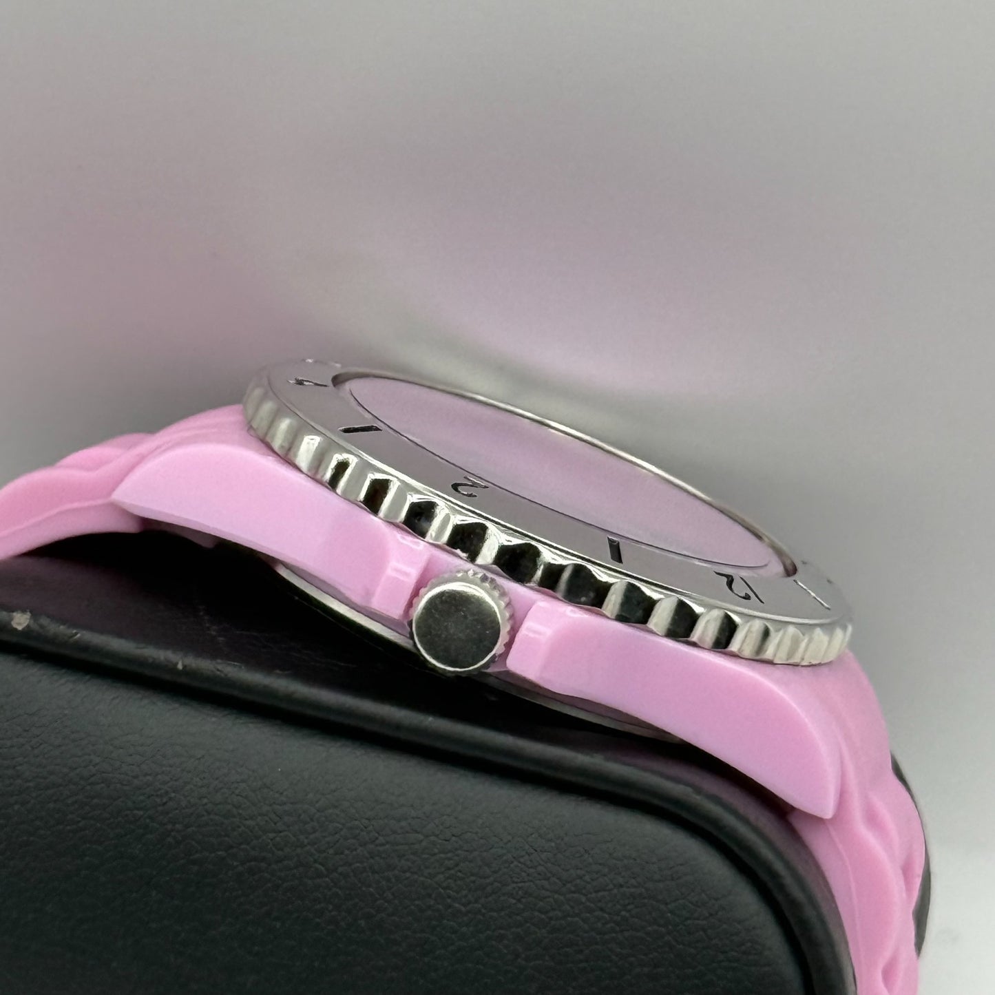 Gossip Ladies Quartz Watch Pink Dial Silver Tone Bezel Japan Working 39mm