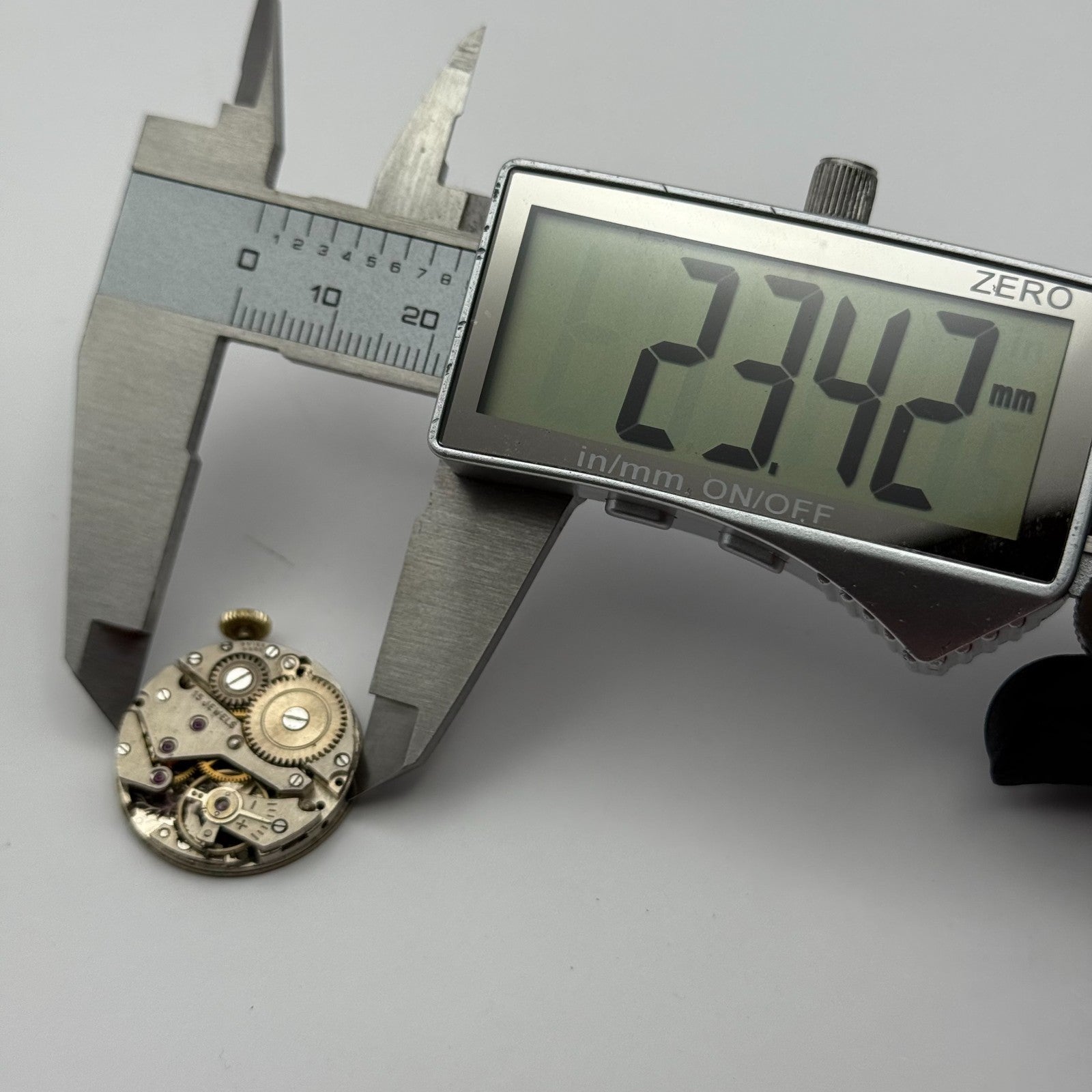 AS 1002 984 Watch Movement Avia Manual Wind Vintage Swiss Parts Repair 23.4mm