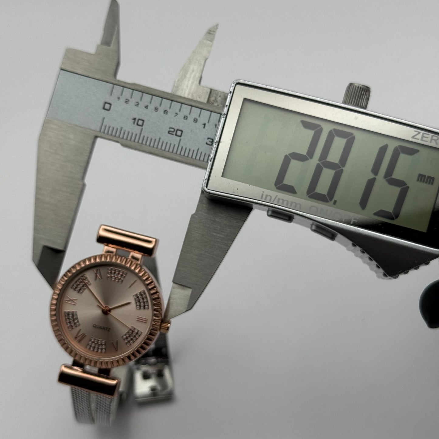 Avon Ladies Quartz Watch Crystal Accents Dial Mesh Strap Working 28mm 6 Inches