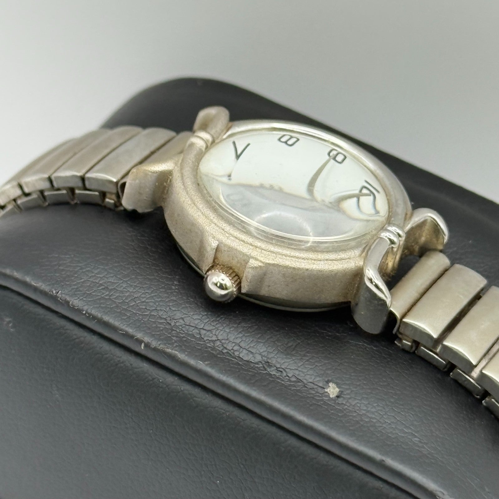 Genious Ladies Quartz Watch Silver Tone Expandable Band Japan Steel Working 24mm