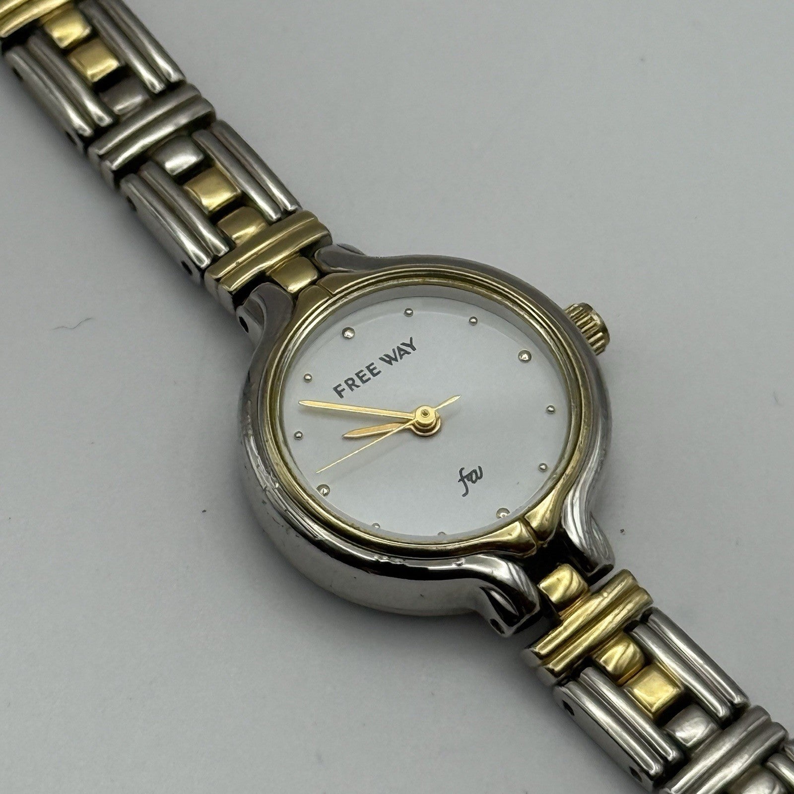 22mm Working Vintage Ladies Citizen Freeway Two Tone Quartz Watch DAMAGED CLASP