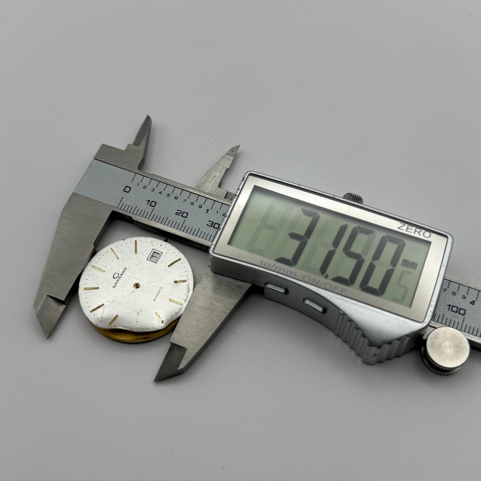 ETA 555.115 Quartz Watch Movement Garrard Date Vintage Swiss Parts Repair 31.5mm