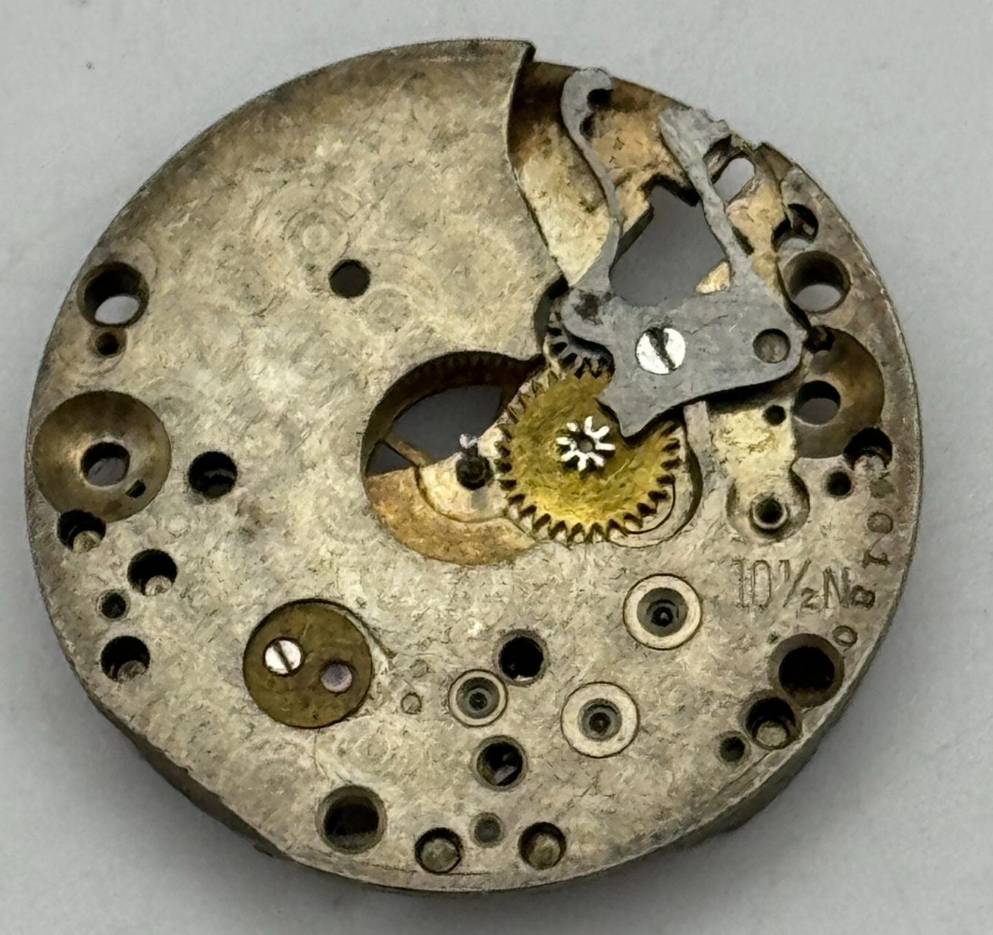 23.6mm Buren 10 1/2N Manual Wind Partial Watch Movement Swiss Vintage PARTS