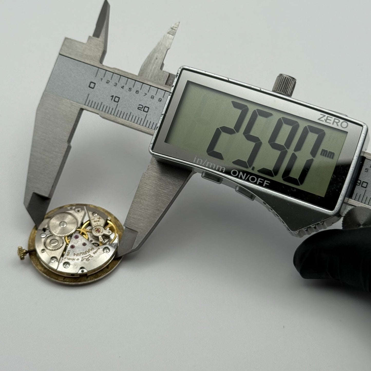 Marvin 621 Watch Movement Manual Wind Vintage Swiss 17 Jewels Parts 25.9mm