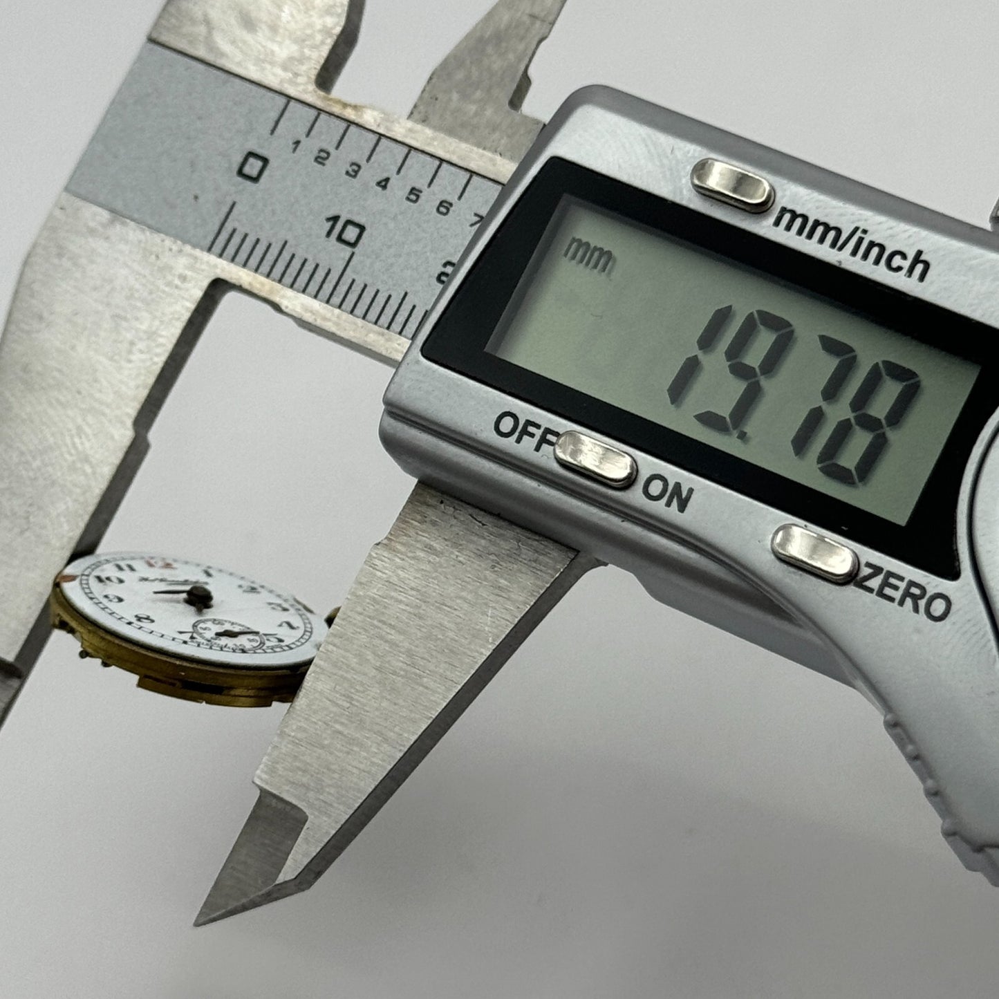 19.7mm Thomas Russell & Son Revue Manual Wind Watch Movement Swiss Vintage PARTS