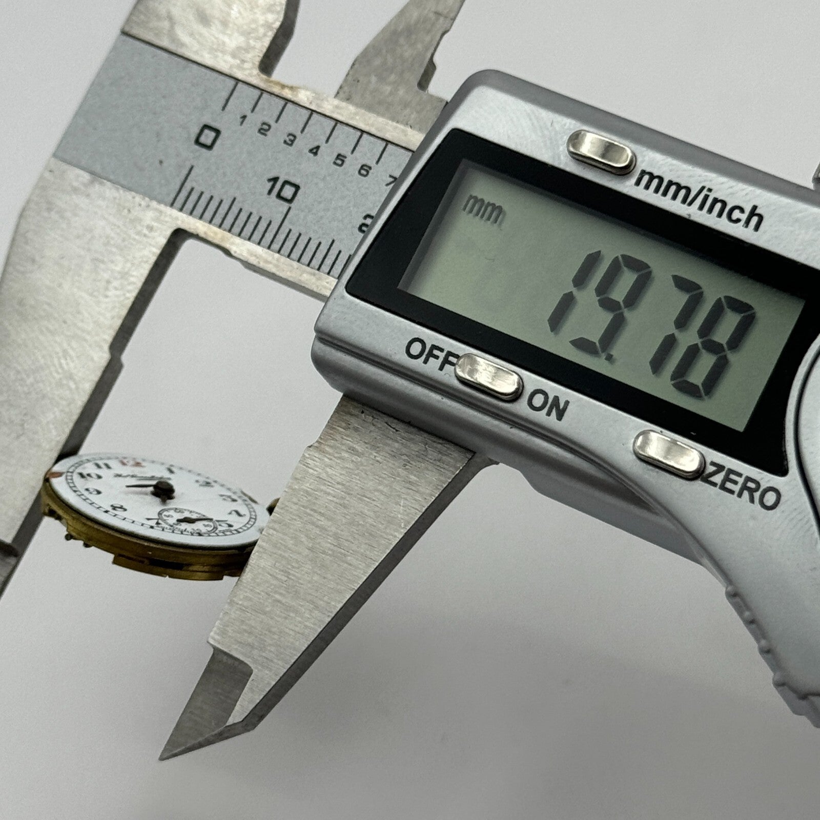 19.7mm Thomas Russell & Son Revue Manual Wind Watch Movement Swiss Vintage PARTS