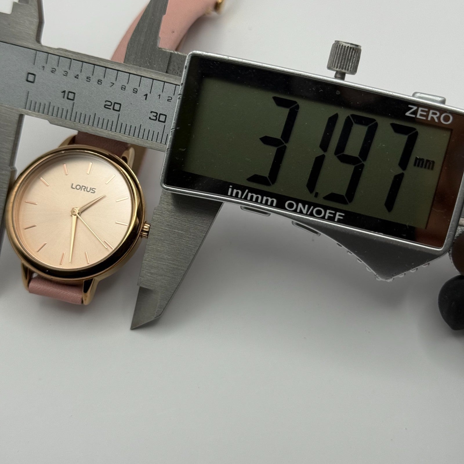 Lorus Ladies Quartz Watch Gold Tone Case Pink Leather Strap Japan Working 30mm