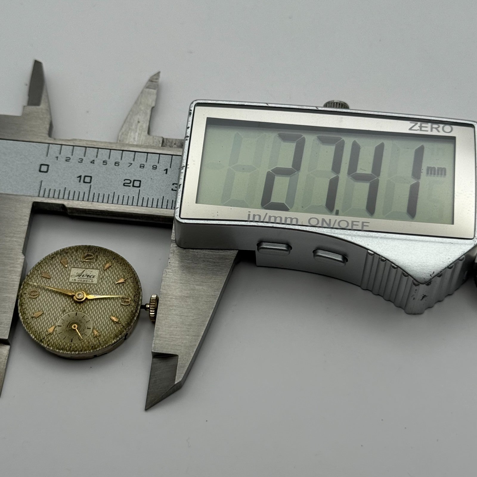 AS 1002 984 Watch Movement Avia Manual Wind Vintage Swiss Parts Repair 23.4mm