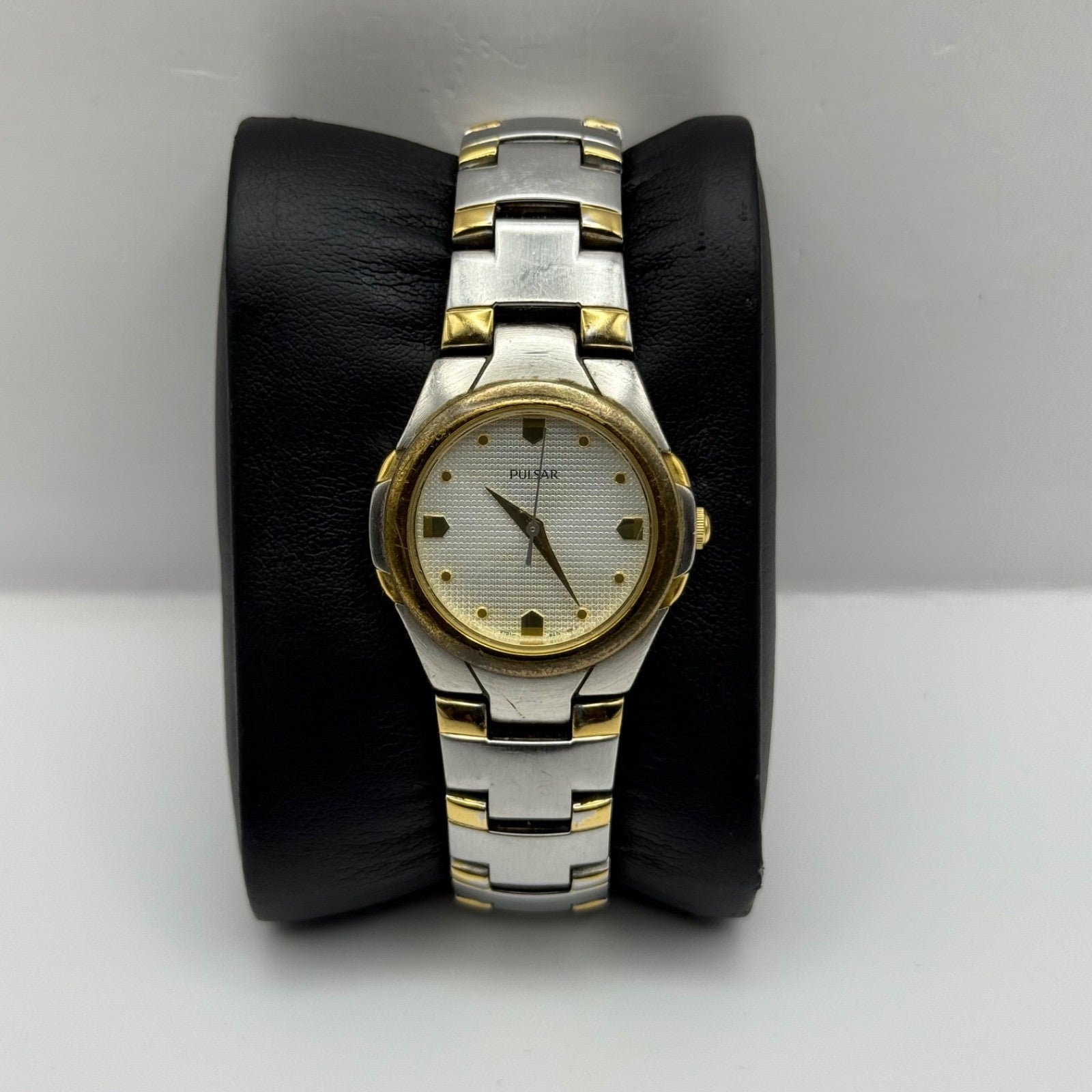 Vintage Pulsar Quartz Watch V701-X316 Two Tone Bracelet Working New Battery 27m