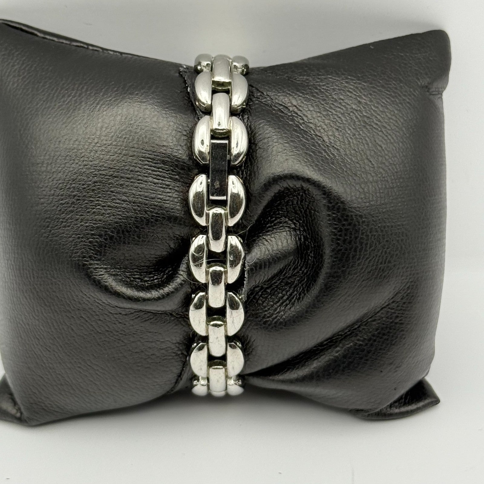 G-Body Time Ladies Quartz Watch White Dial Silver Tone Bracelet Working 19mm