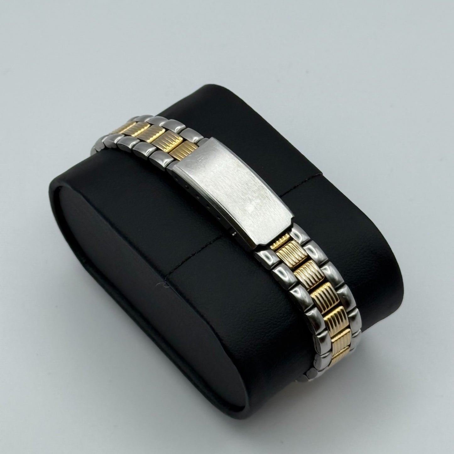 Solvil Et Titus Ladies Quartz Watch Date Dial Two Tone Bracelet Working 25mm