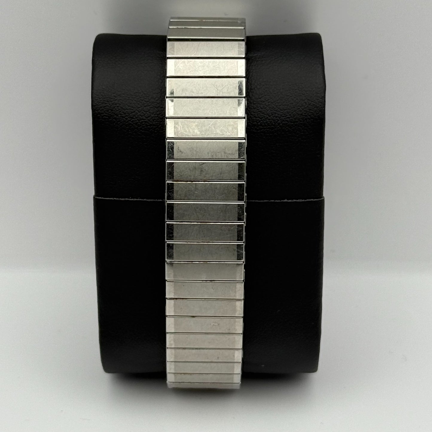 Adina Design Ladies Quartz Watch Date Dial Silver Tone Stretch Band Working 33mm