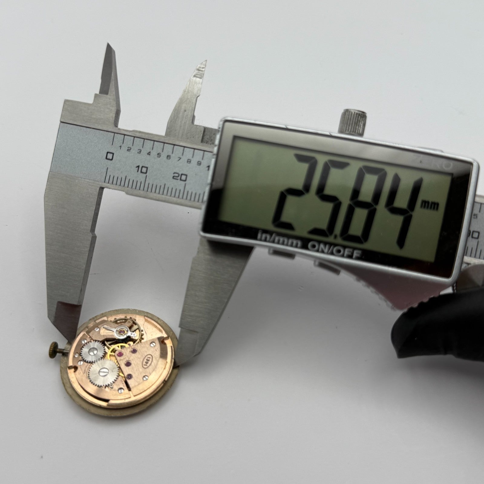 ETA 2391 Watch Movement Everite Running Manual Wind Vintage Parts Repair 25.8mm