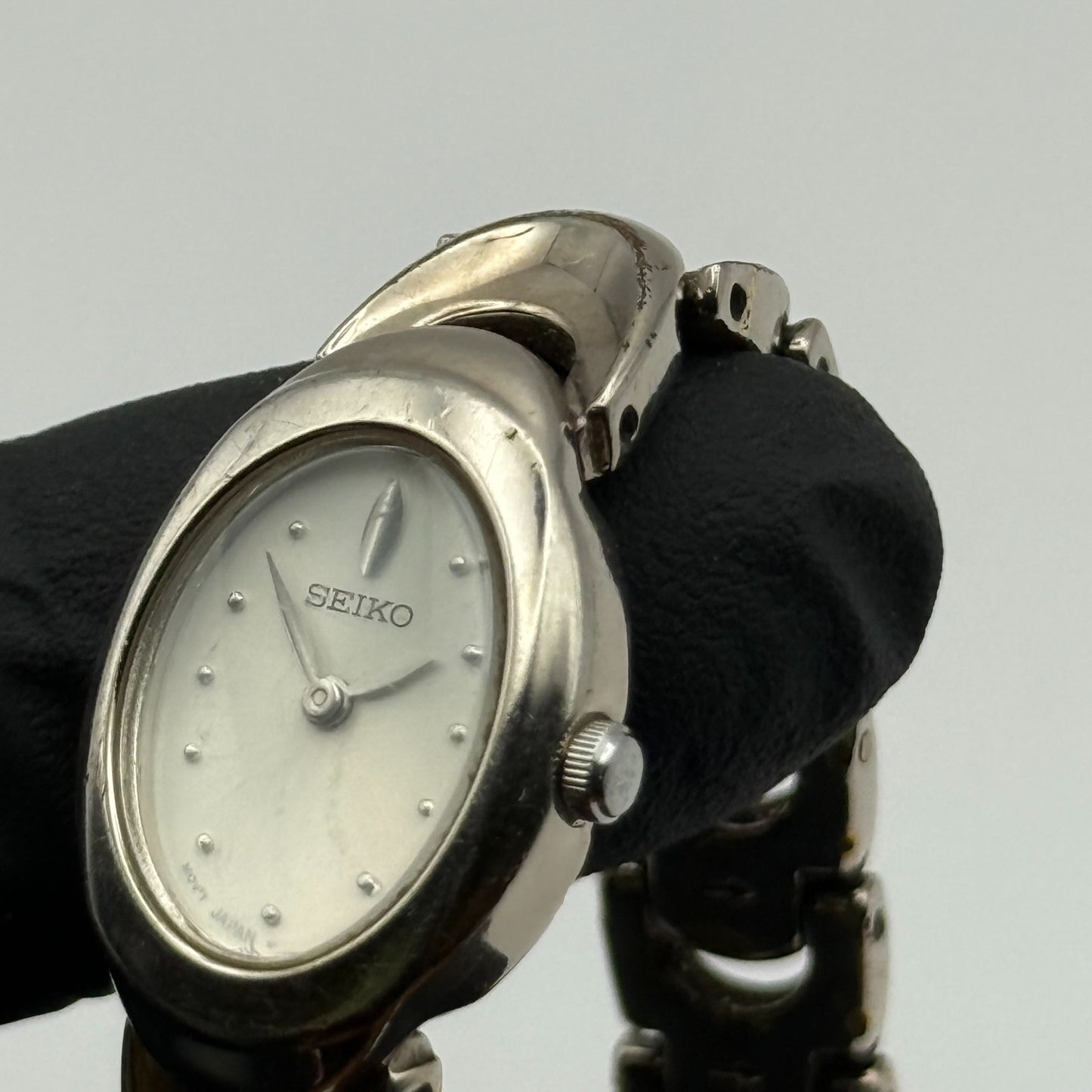 Seiko Ladies Quartz Watch Oval Dial Silver Tone Bracelet Japan Working 16mm