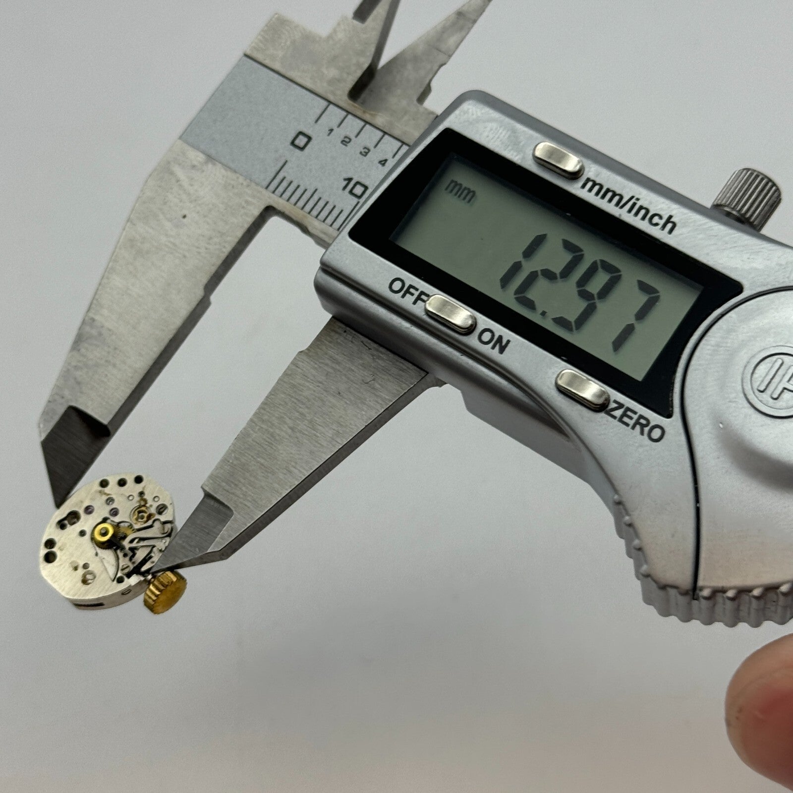 12.9mm Ladies Glashutte GUB 09-20 Manual Wind Watch Movement Swiss Vintage PARTS