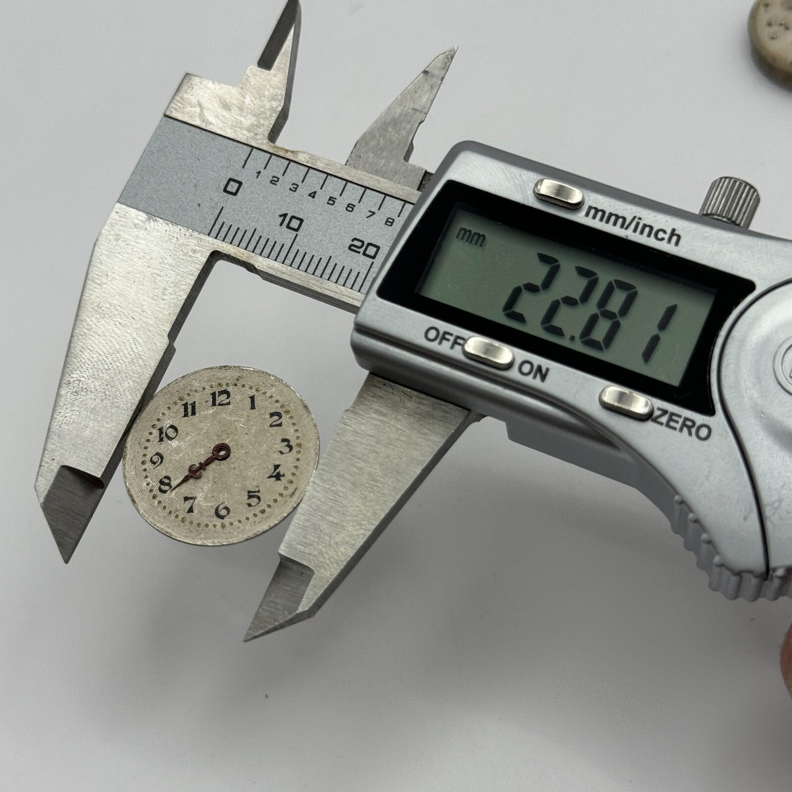 23.6mm Possibly Movado 15 Jewels 4 Adjustments Manual Wind Swiss Watch Movement