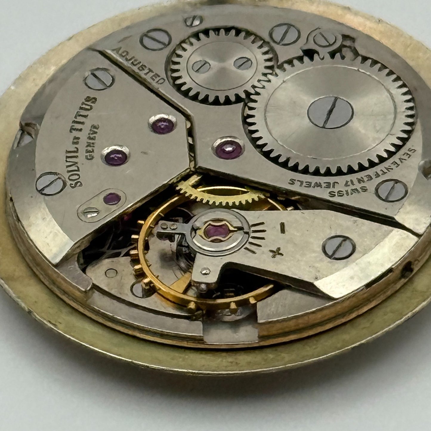Solvil et Titus Peseux 330 Watch Movement Manual Wind Vintage Swiss Parts 25.9mm
