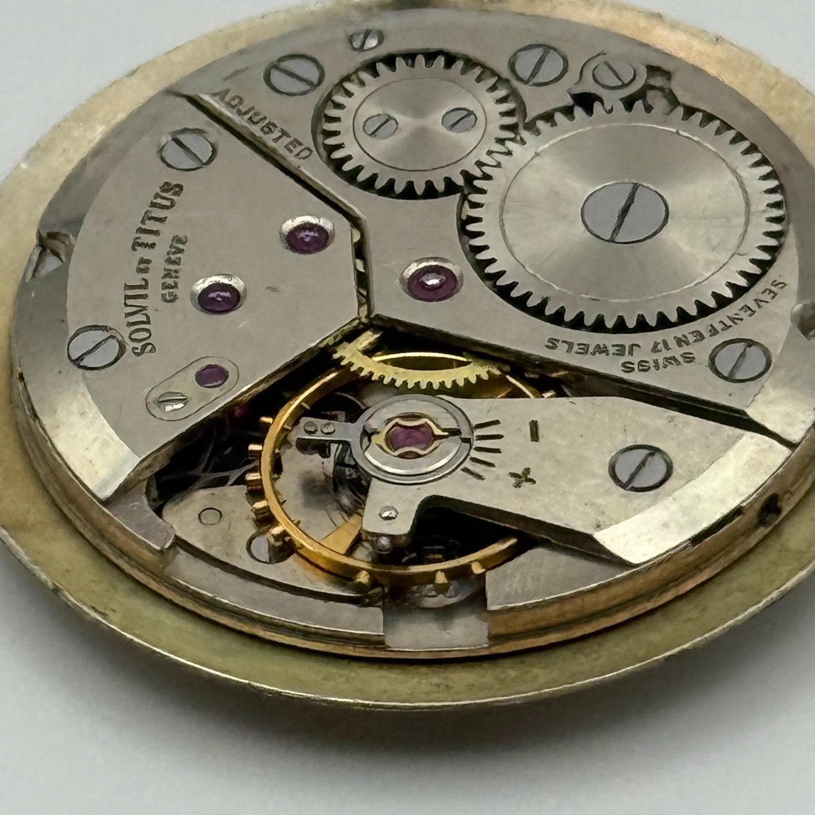 Solvil et Titus Peseux 330 Watch Movement Manual Wind Vintage Swiss Parts 25.9mm