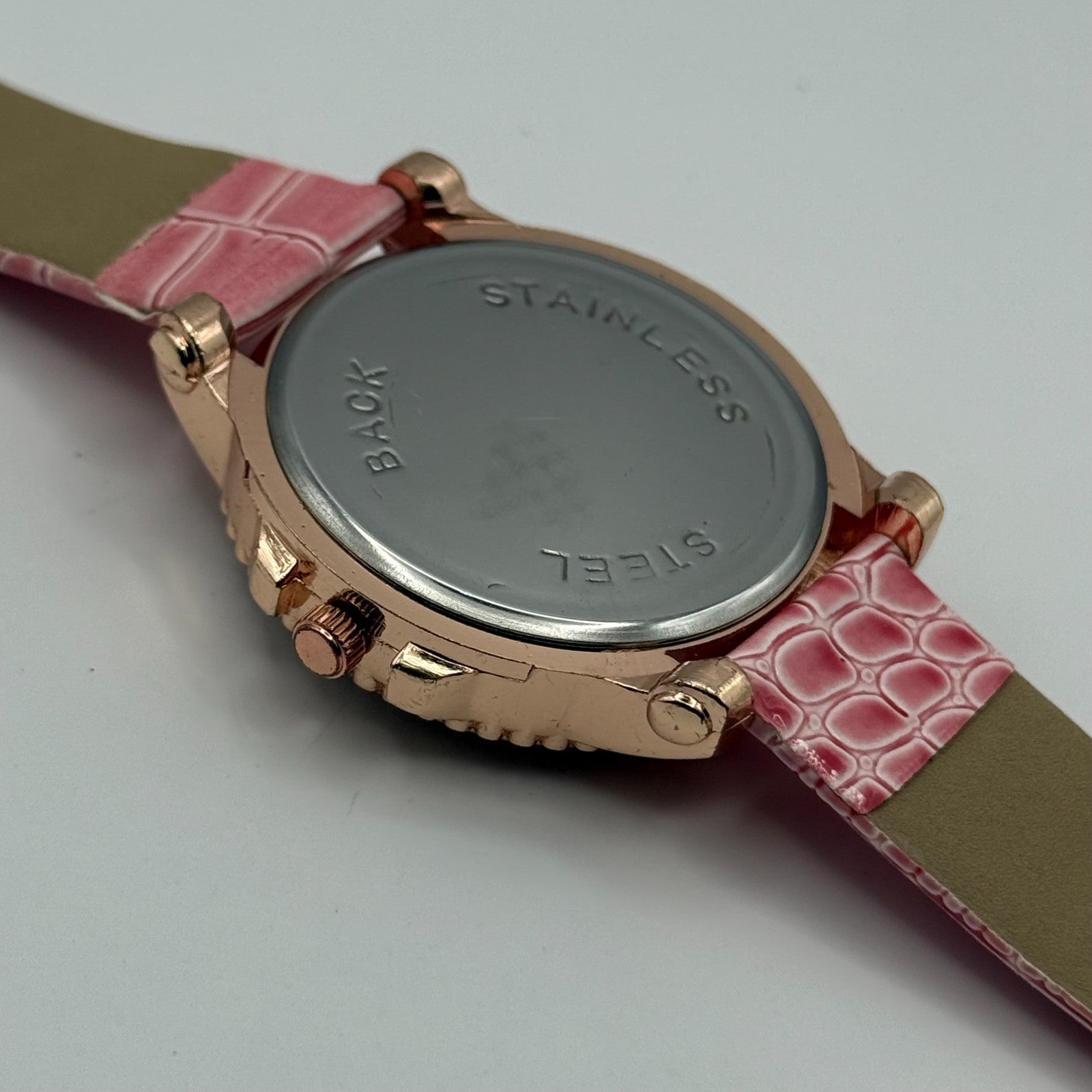 Womage Ladies Quartz Watch Eiffel Tower Design Crystal Accent Working 37mm