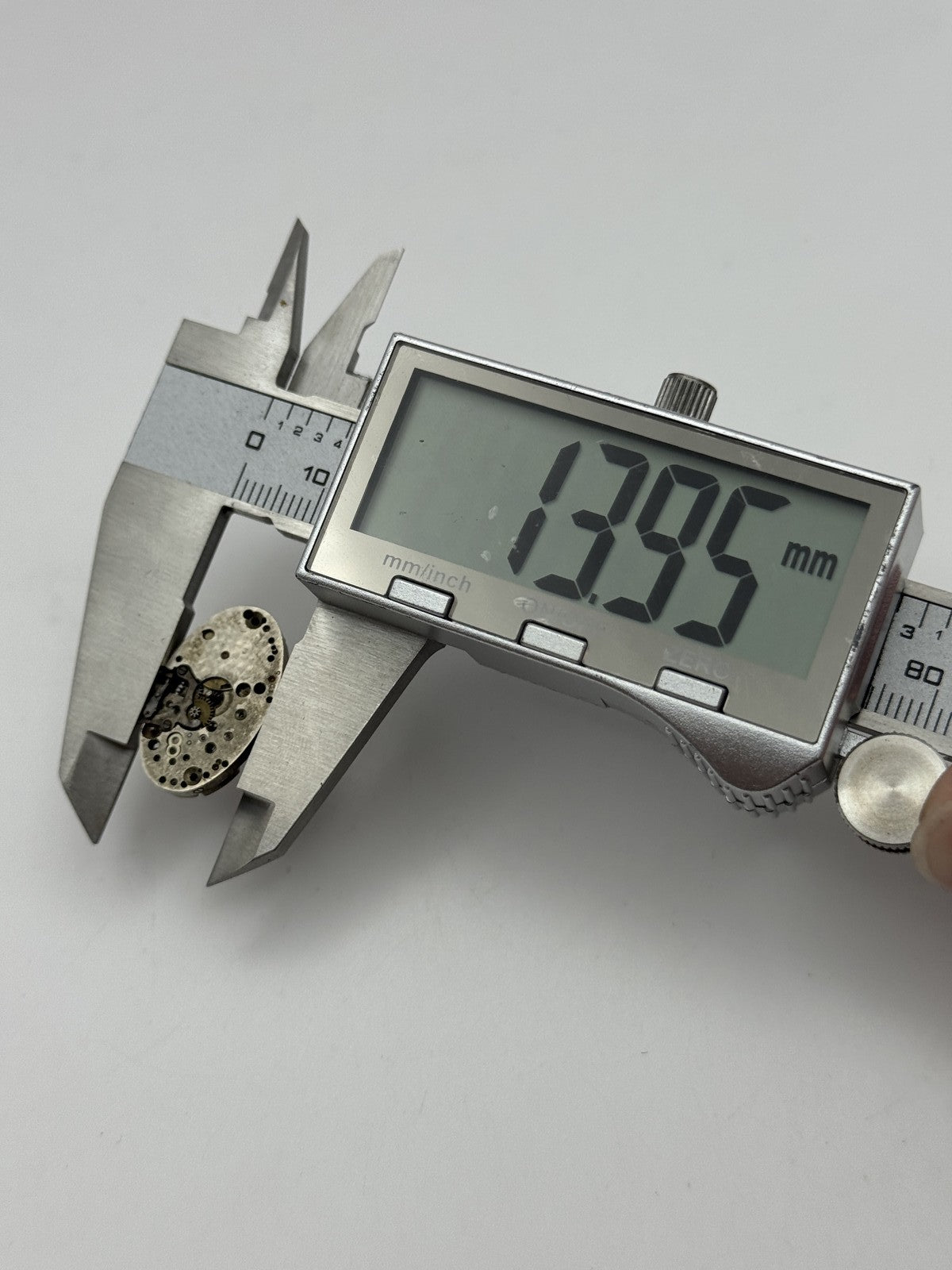 13.9mm Vintage Balance Intact Manual Wind Swiss Watch Movement PARTS REPAIR