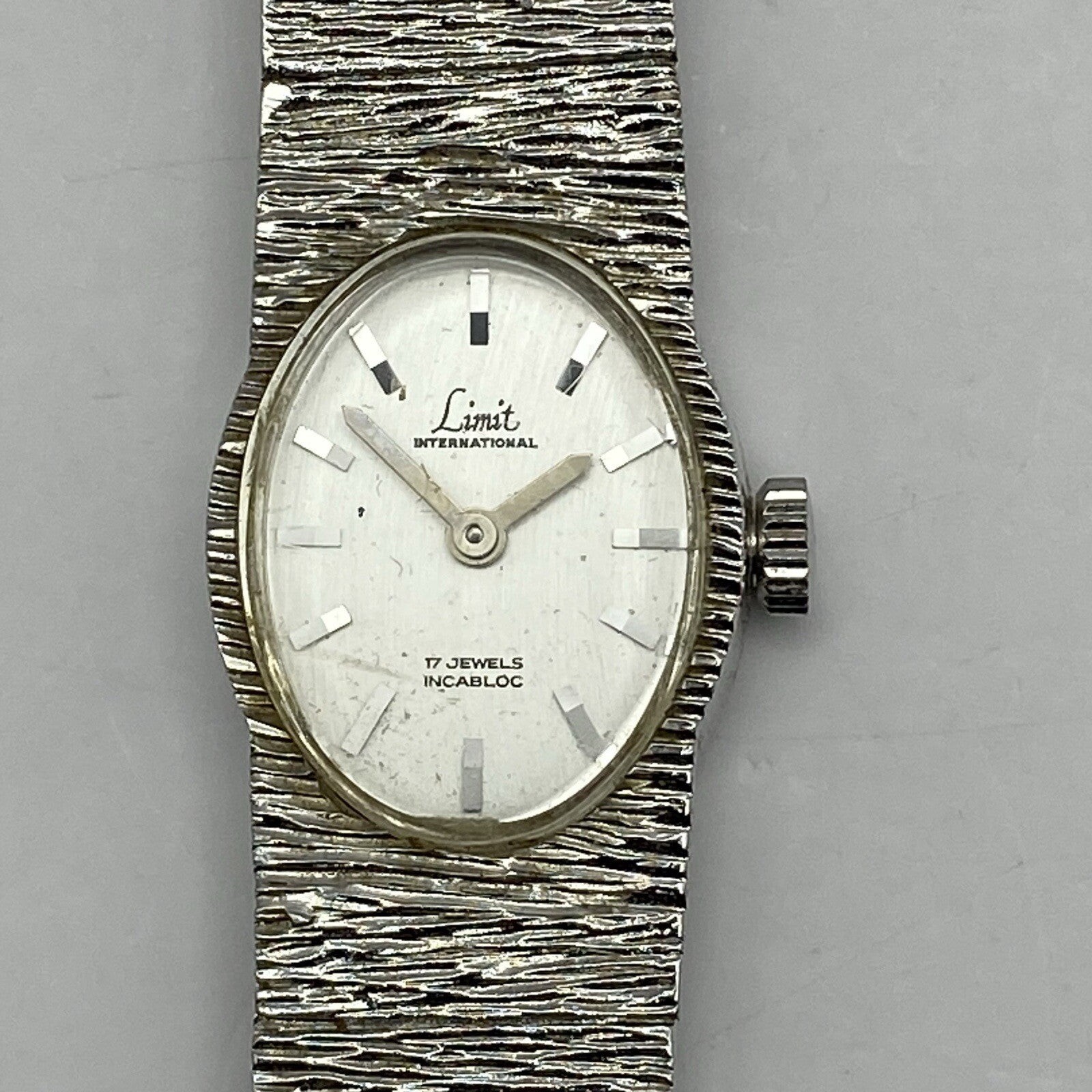 17mm RUNS BUT STOPS Vintage Limit Beautiful Ladies Silver Tone Bark Affect Watch