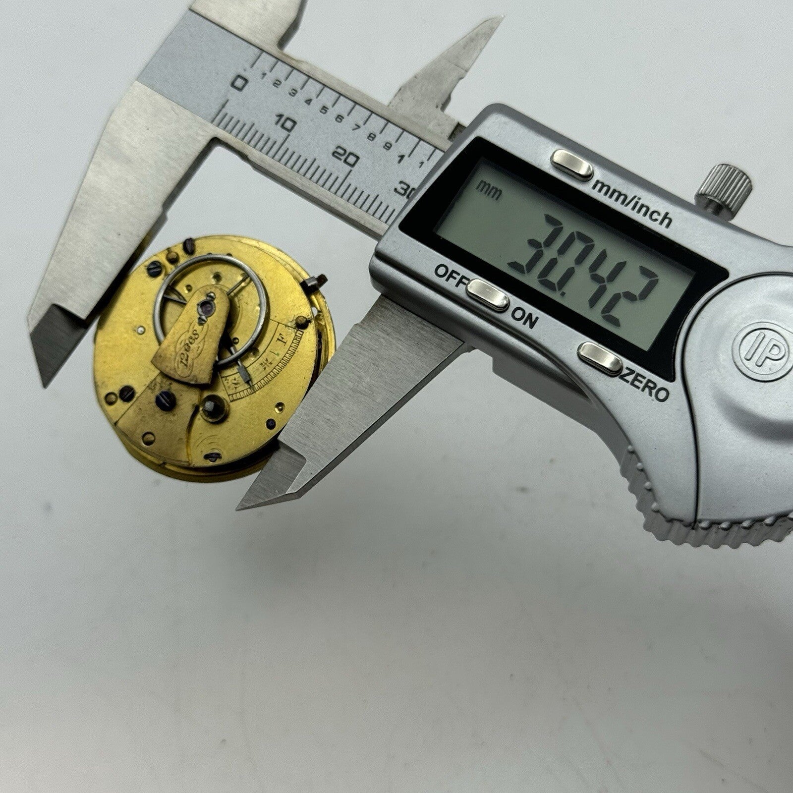 33.7mm Unidentified Quality Fusee Antique Pocket Watch Movement FOR PARTS