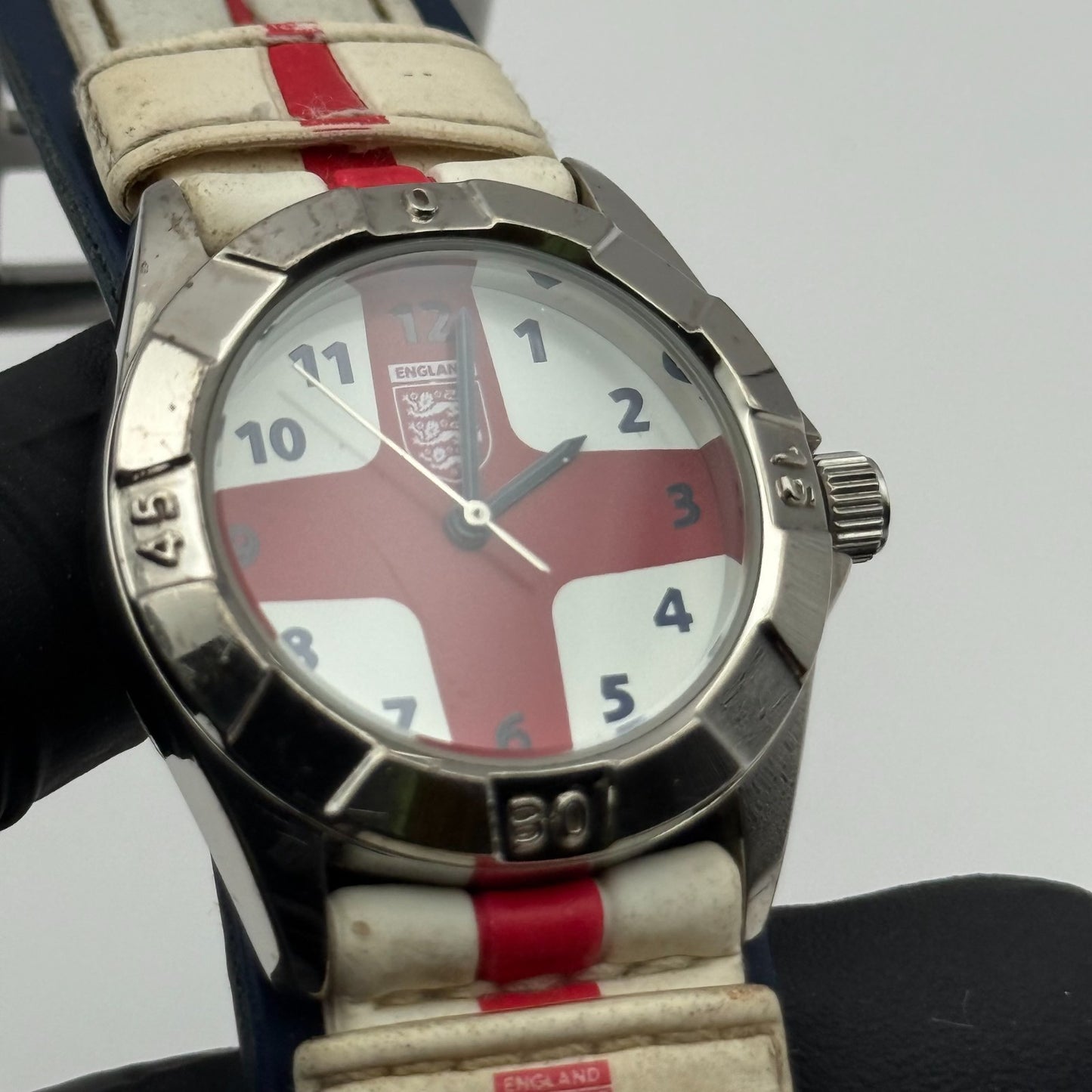 England National Football Men's Quartz Watch Red White Cross Dial Working 32mm