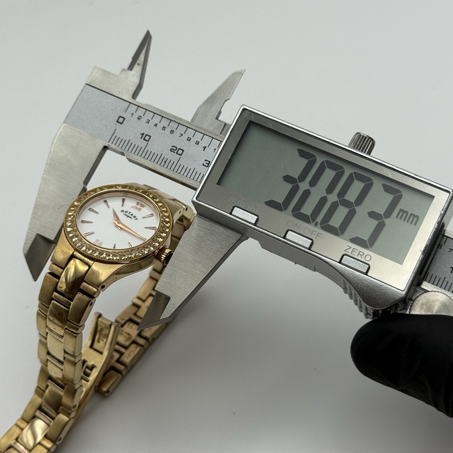 28mm Working Ladies Rotary LB3907 Dolphin Standard Rose Gold Tone Quartz Watch