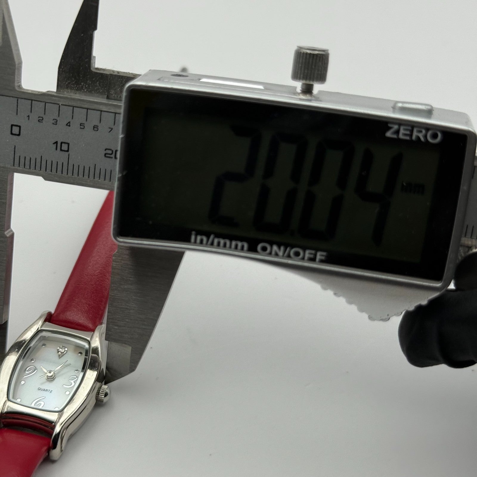 Avon Ladies Quartz Watch Mother of Pearl Dial Red Leather Strap Working 20mm