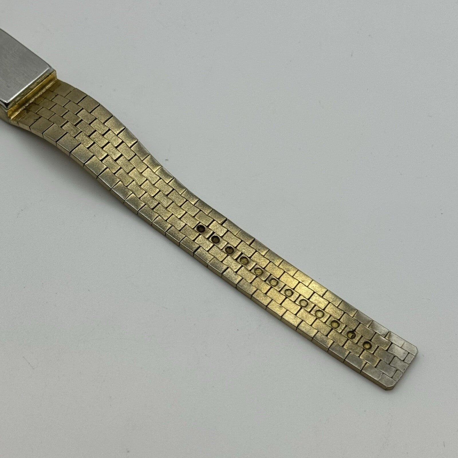 16mm WORKING Ladies Gillex Swiss Gold Tone Bark Affect Manual Wind Vintage Watch